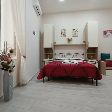 Essenza Di * Neapel