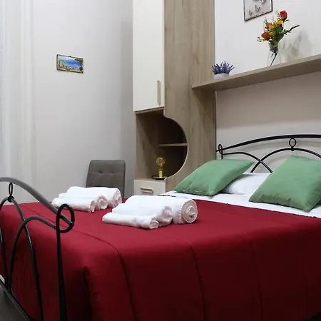 Essenza Di 4* Napels